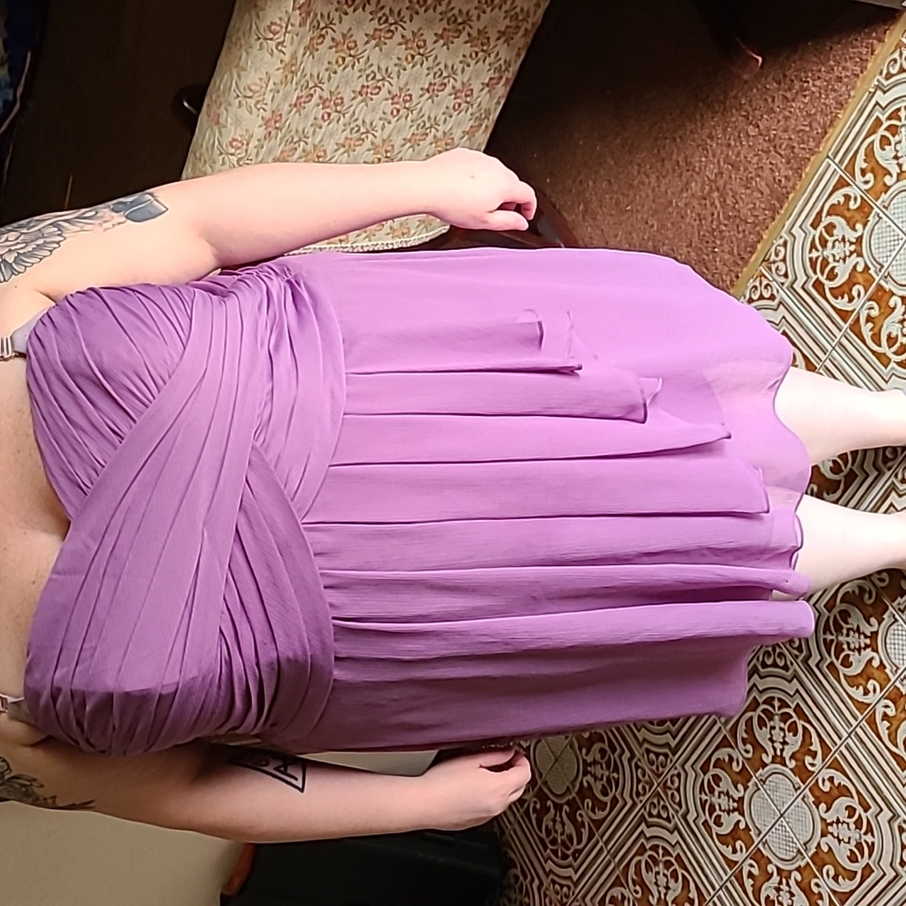 EUC David's Bridal lavender short crinkle chiffon dress with front cascade